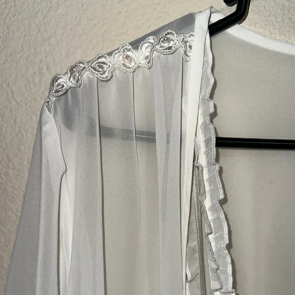 White Sheer Lace Trim Robe &‎ gown / Box 50